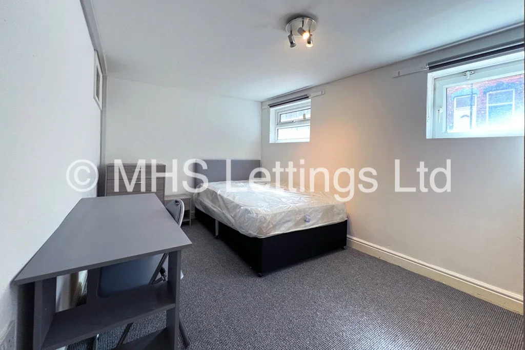Flat Back Oakfield Terrace in Leeds