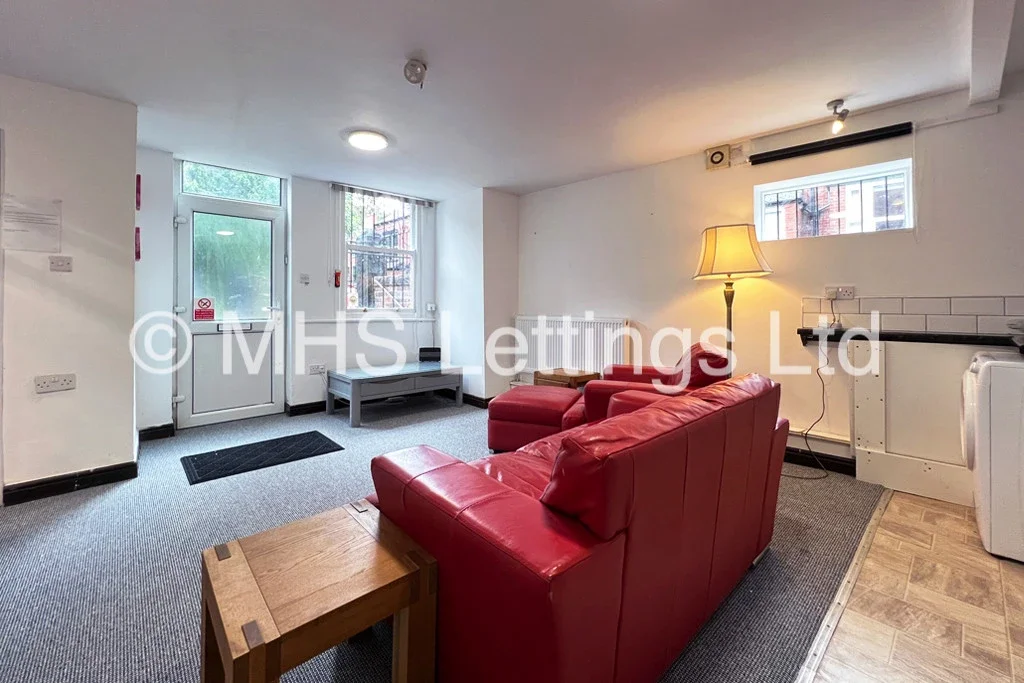 Flat Back Oakfield Terrace in Leeds