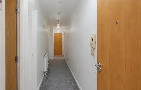 Flat Dickenson Road in Manchester