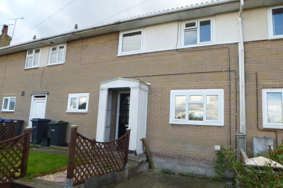 House Anne Crescent in Durrington
