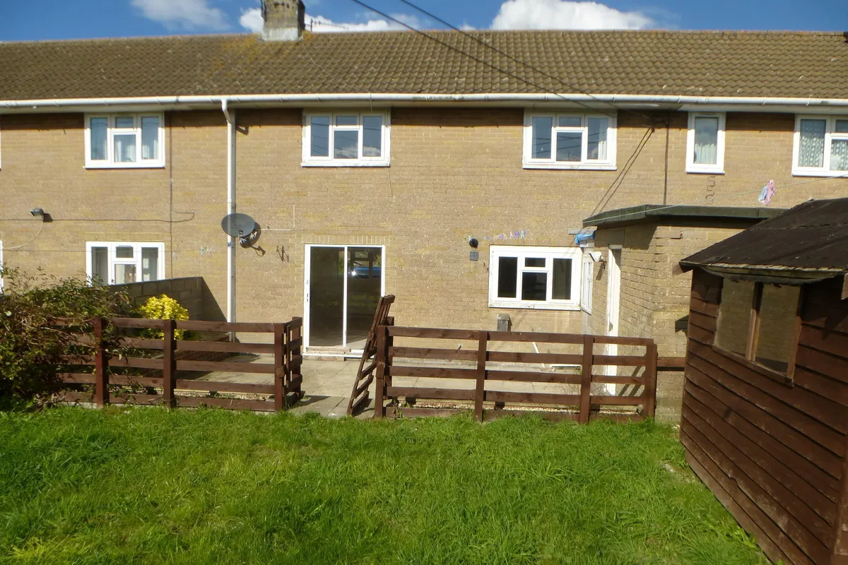 House Anne Crescent in Durrington
