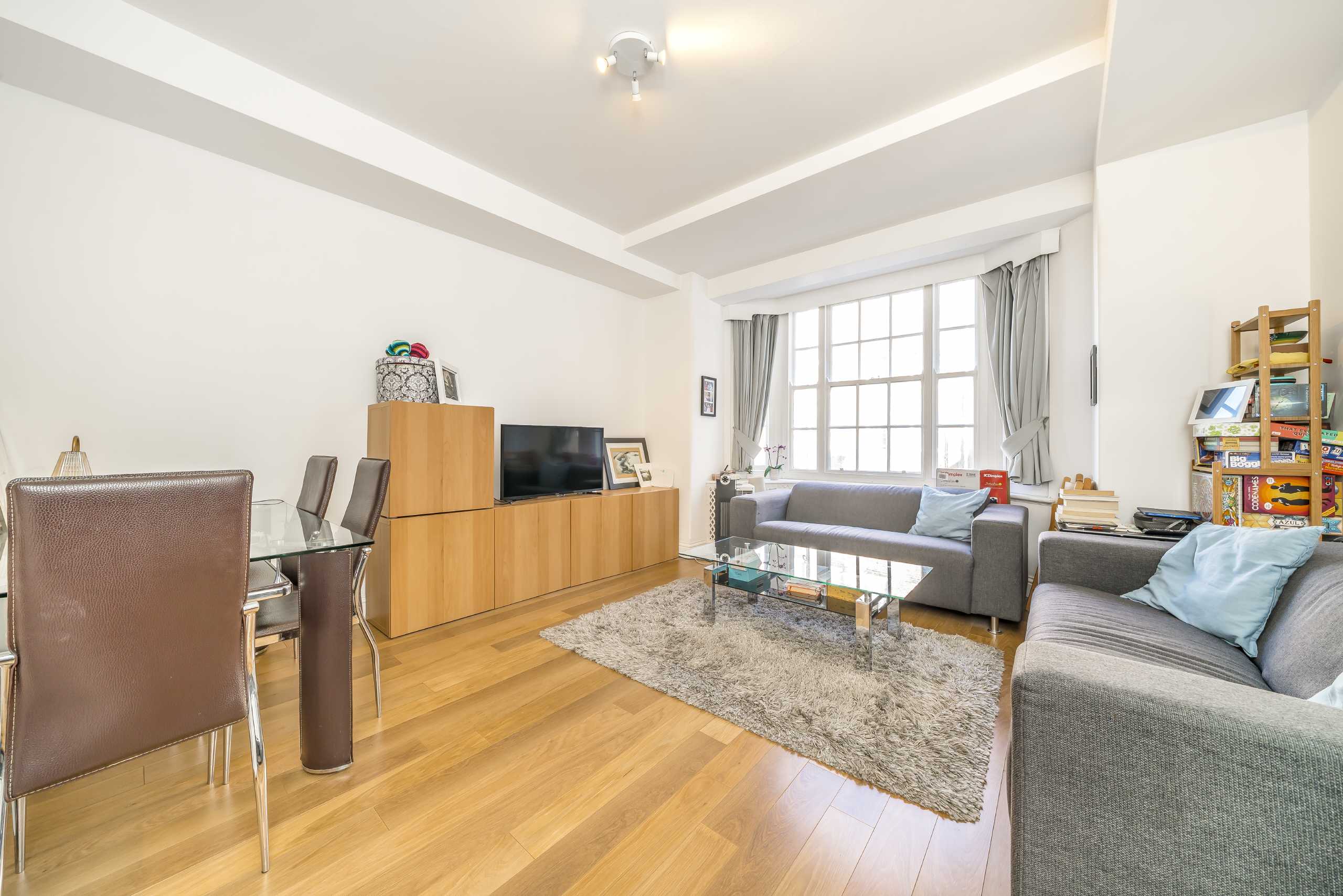 Flat Queensway in City of Westminster