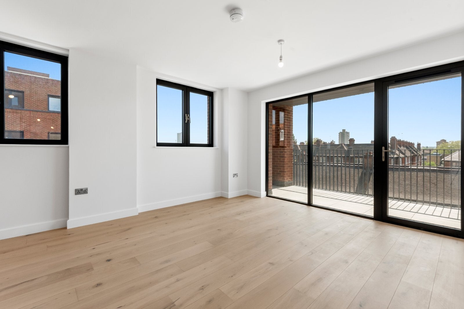 Flat Wilcox Road in Greater London