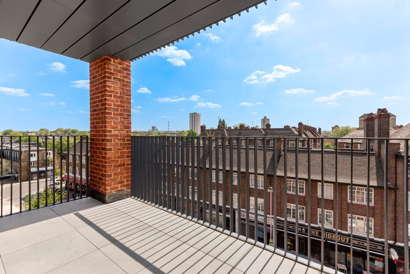 Flat Wilcox Road in Greater London
