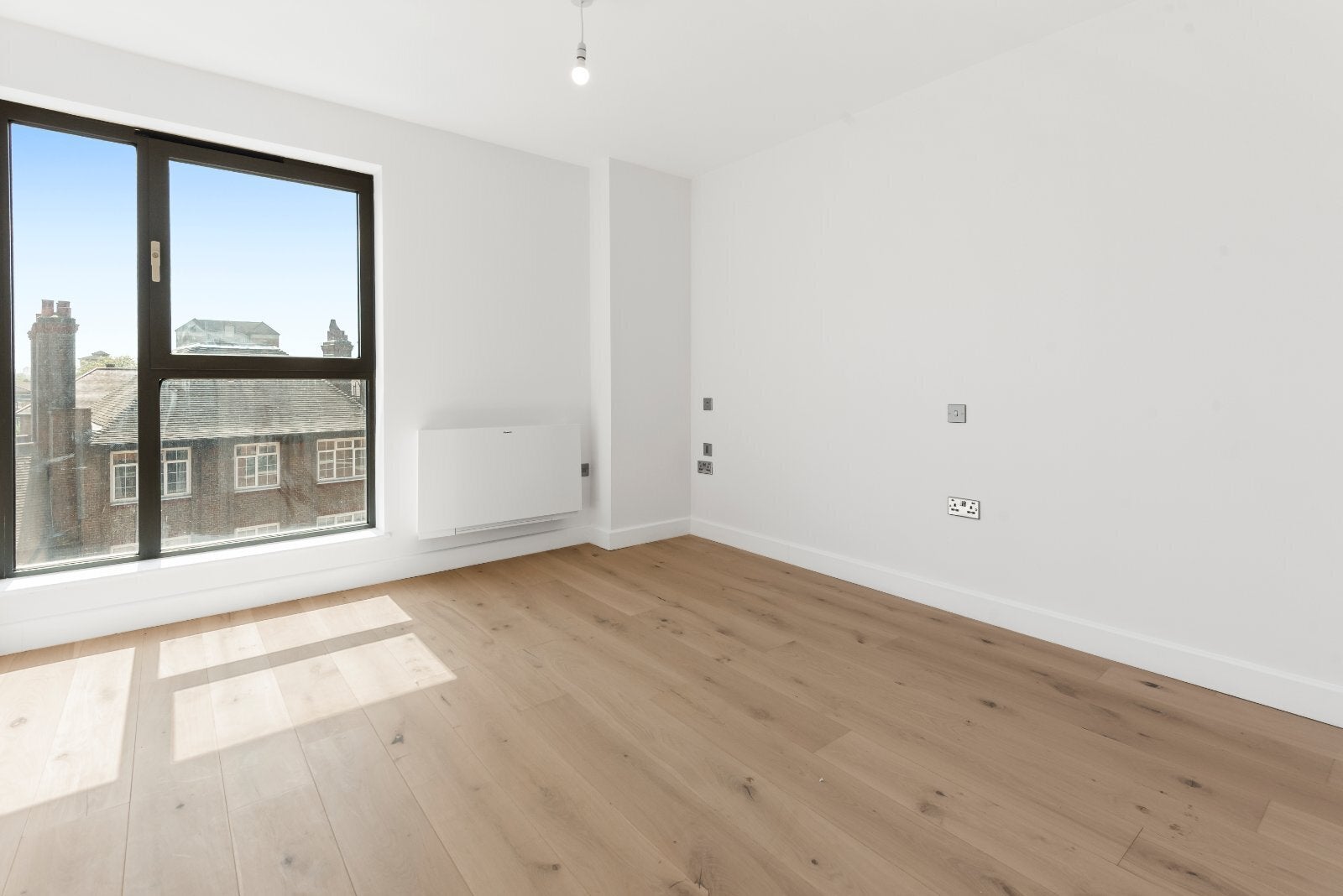 Flat Wilcox Road in Greater London