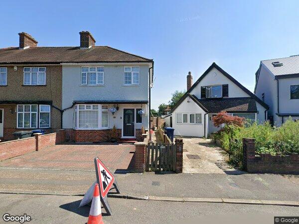 Flat Windmill Lane in Greater London