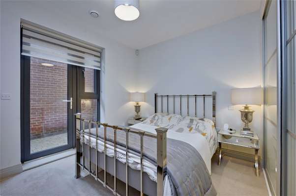 Flat Denzil Road in Guildford