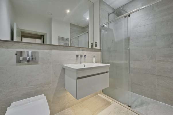 Flat Denzil Road in Guildford