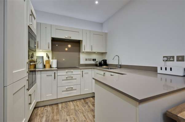 Flat Denzil Road in Guildford