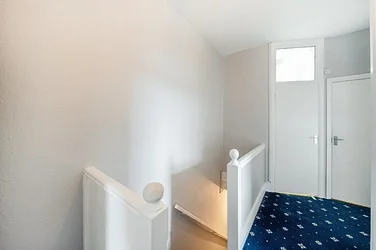 Flat Tooting High Street in Greater London