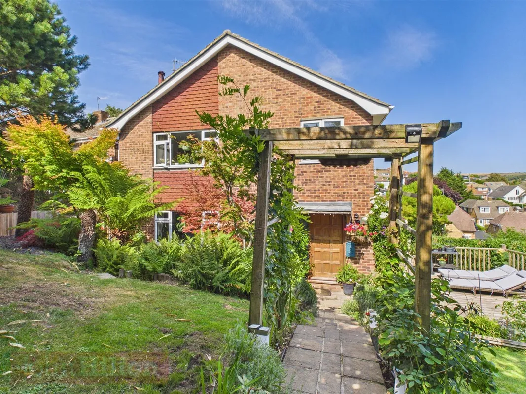 House Lindfield Close in Brighton