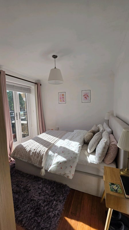 Flat Britannia Gate in Greater London