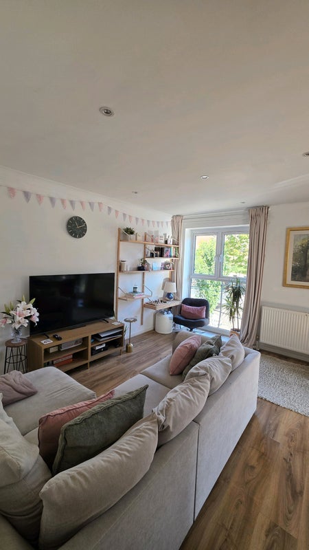 Flat Britannia Gate in Greater London