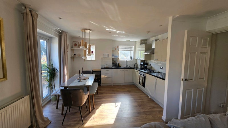 Flat Britannia Gate in Greater London