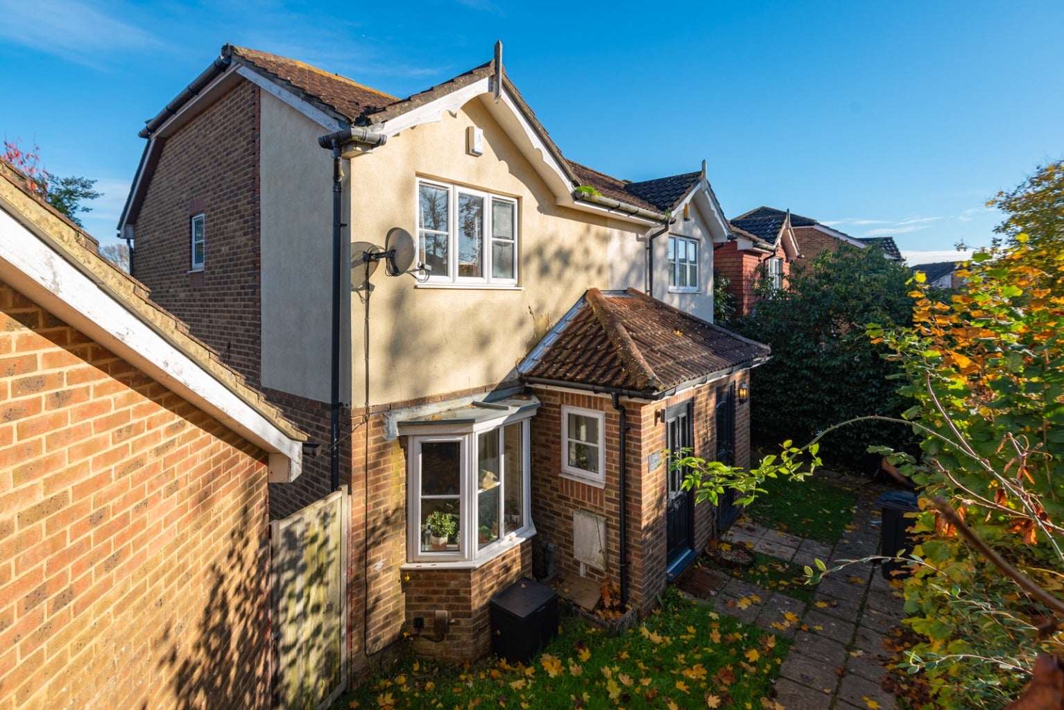 House Manor House Drive in Ashford