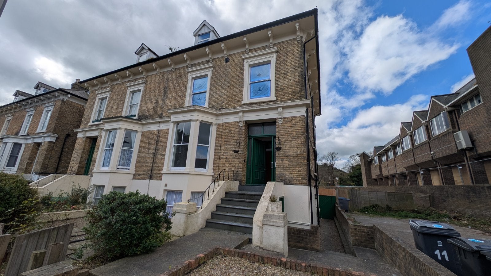 Flat Maison Dieu Road in Dover