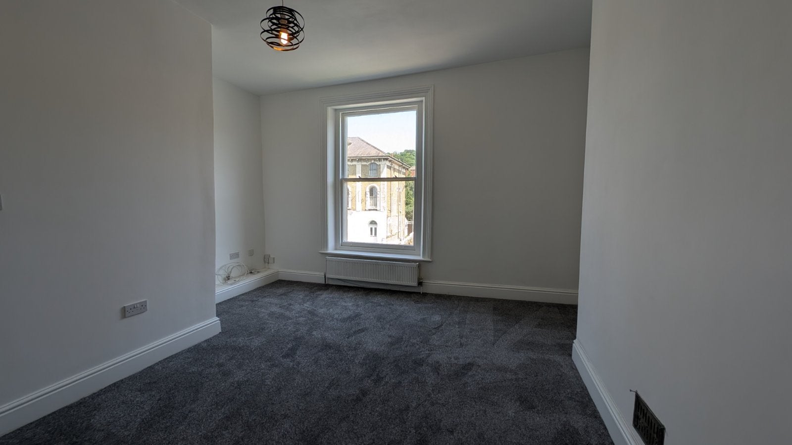 Flat Maison Dieu Road in Dover