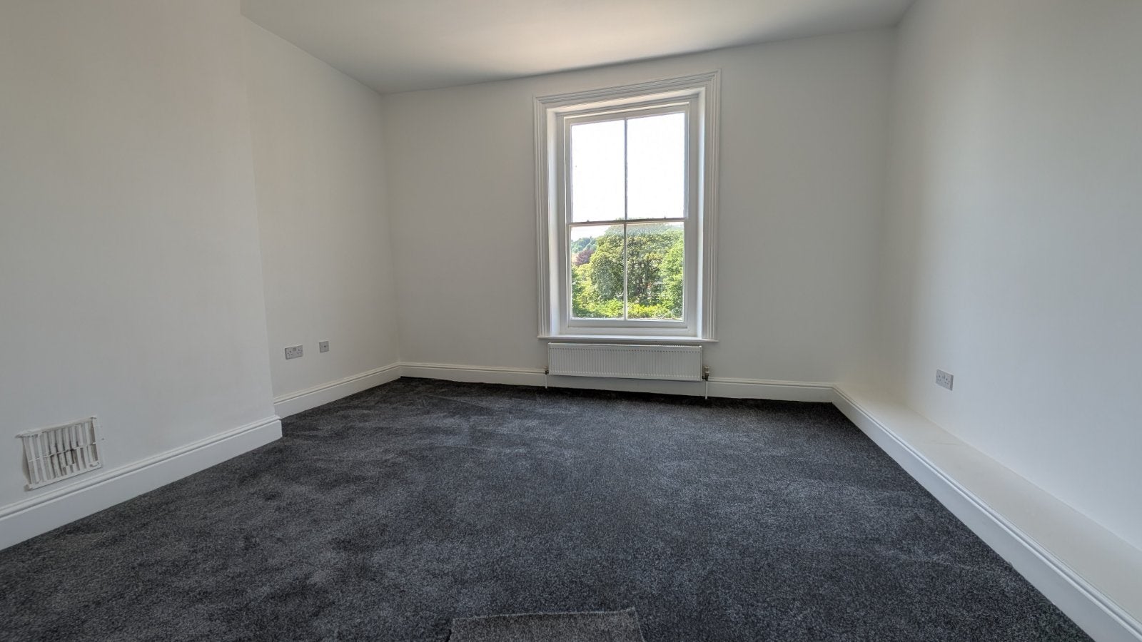 Flat Maison Dieu Road in Dover