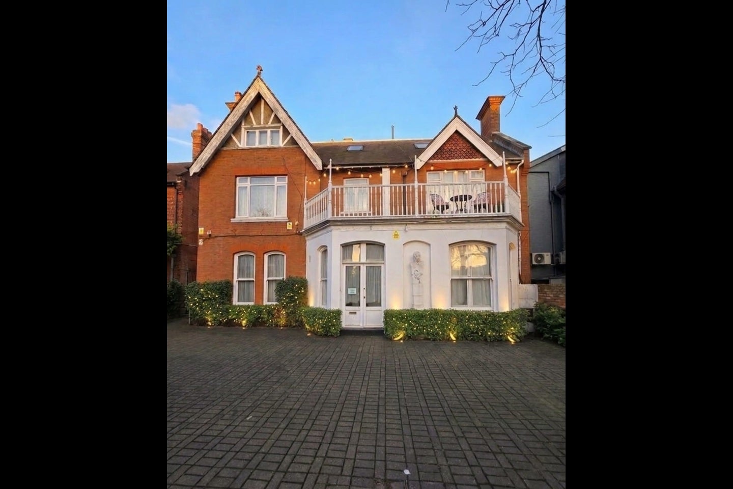 Flat Hanger Lane in Greater London