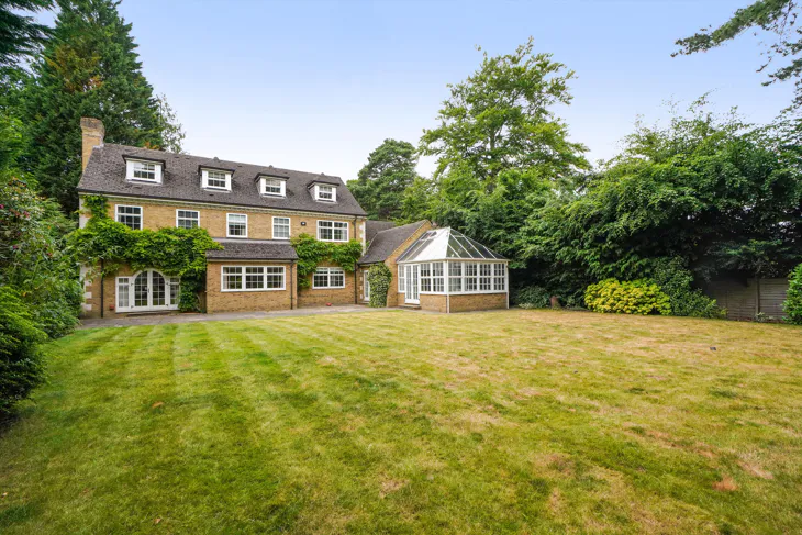 House Cavendish Road in Elmbridge