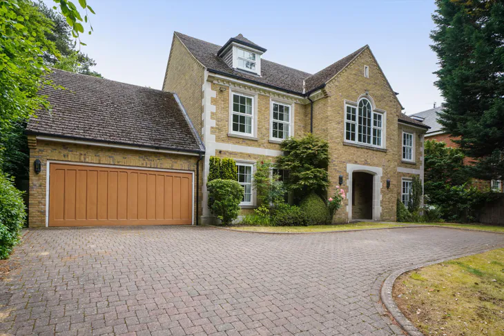 House Cavendish Road in Elmbridge