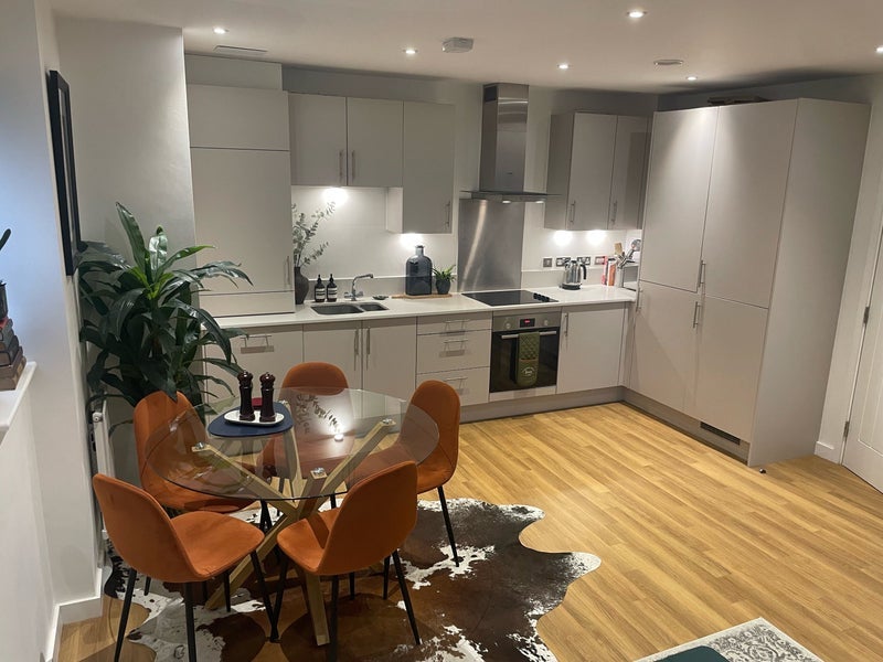 Room Cezanne Road in Greater London