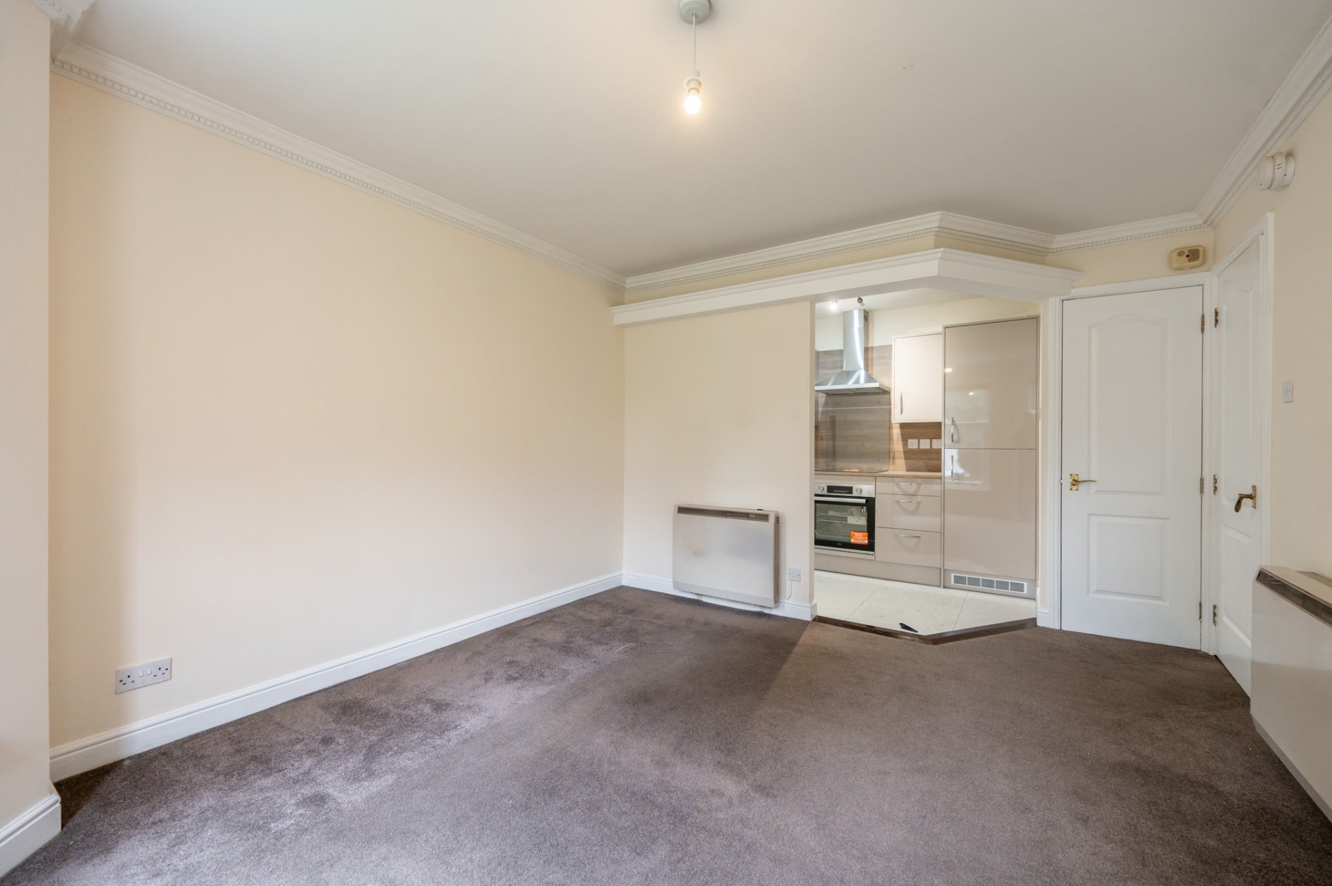 Flat Hughenden Gardens in Glasgow