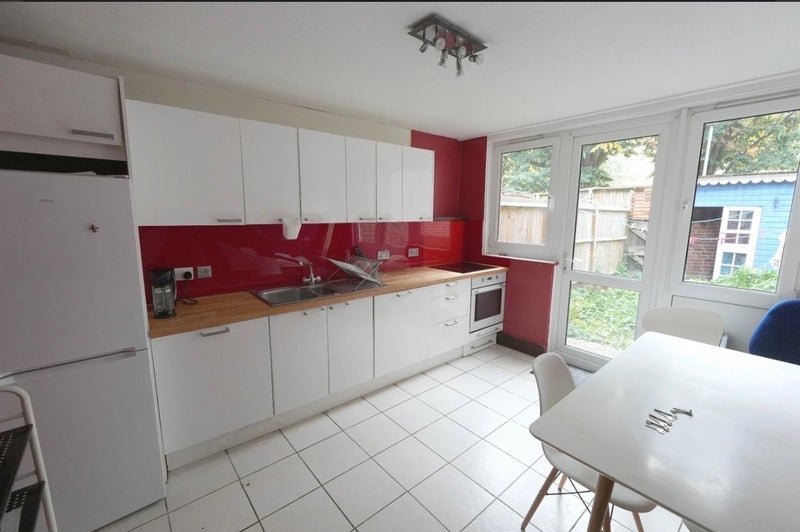 Room Westacott Close in Greater London