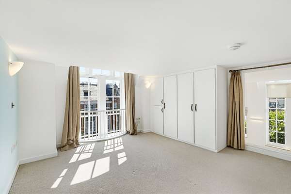 Flat Bewick Street in Greater London