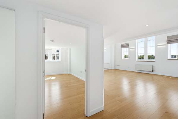 Flat Bewick Street in Greater London