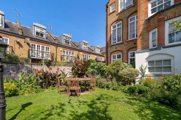 Flat Bewick Street in Greater London