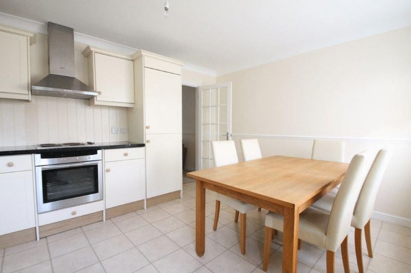 Flat Surrey Water Road in Greater London