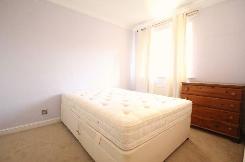 Flat Surrey Water Road in Greater London