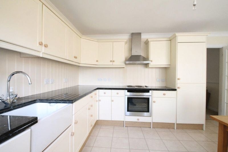 Flat Surrey Water Road in Greater London