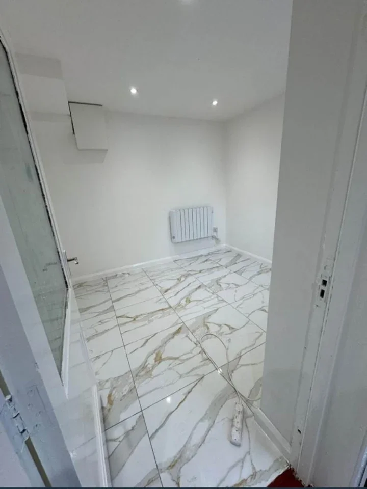 Flat Fir Tree Road in Guildford