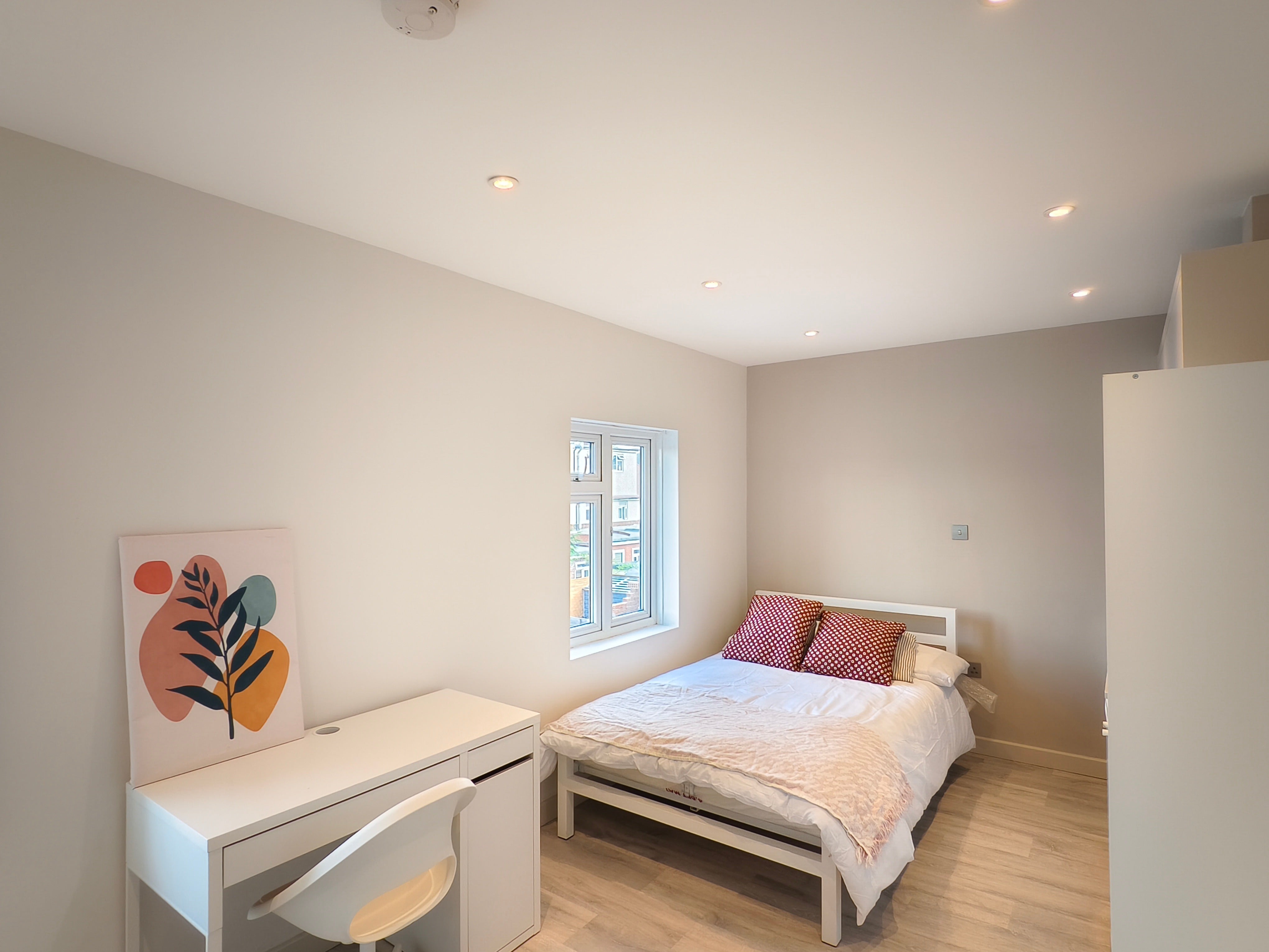 Flat Bisson Road in Greater London