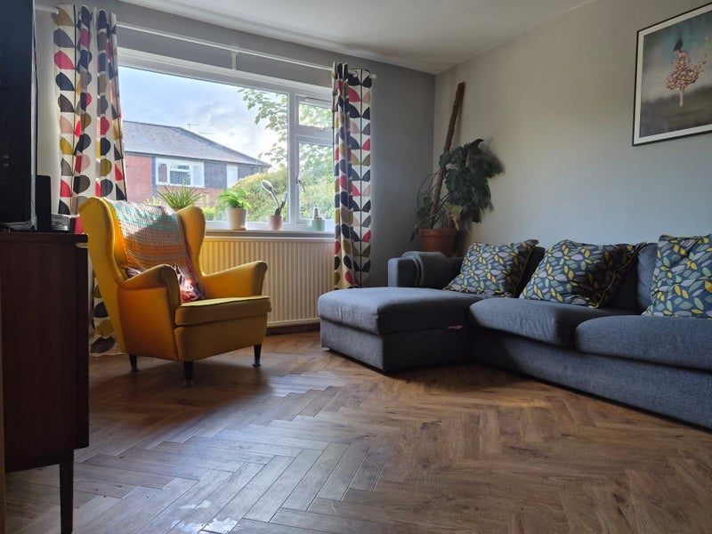 Room Thurlwood Avenue in Manchester