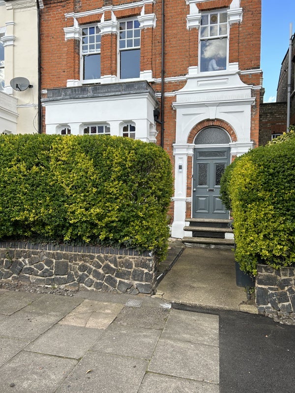 Flat Cecile Park in Greater London