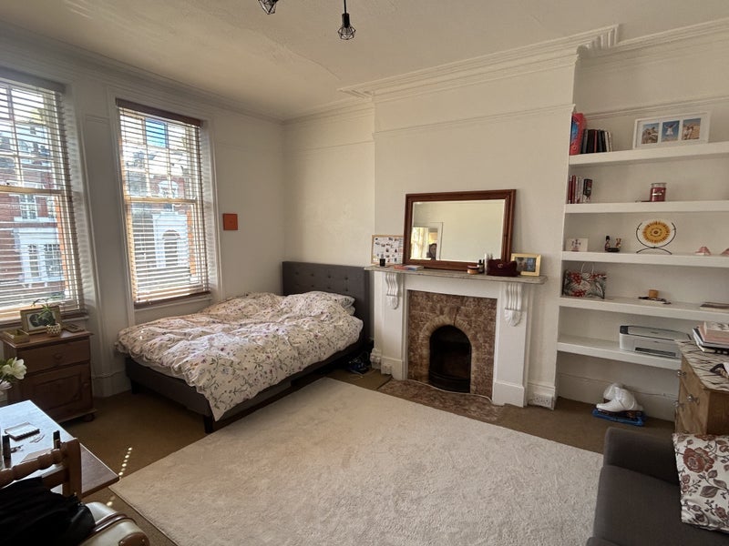 Flat Cecile Park in Greater London