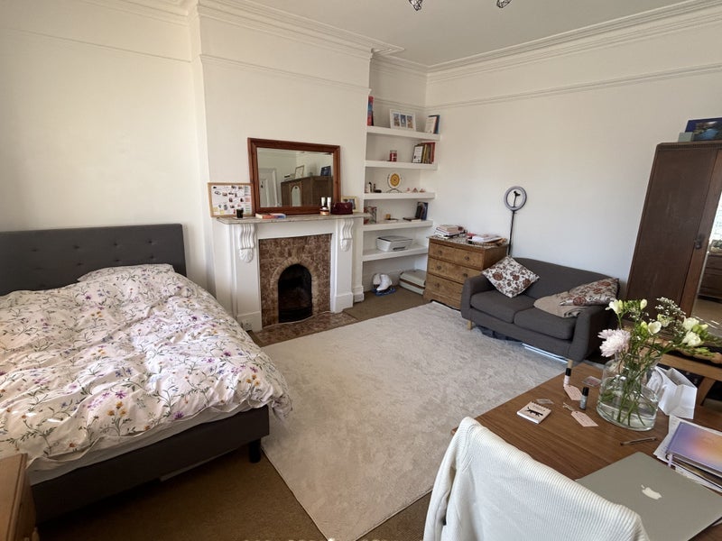 Flat Cecile Park in Greater London