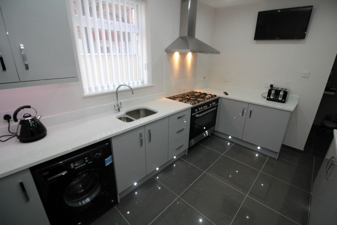 Room Chermside Road in Liverpool