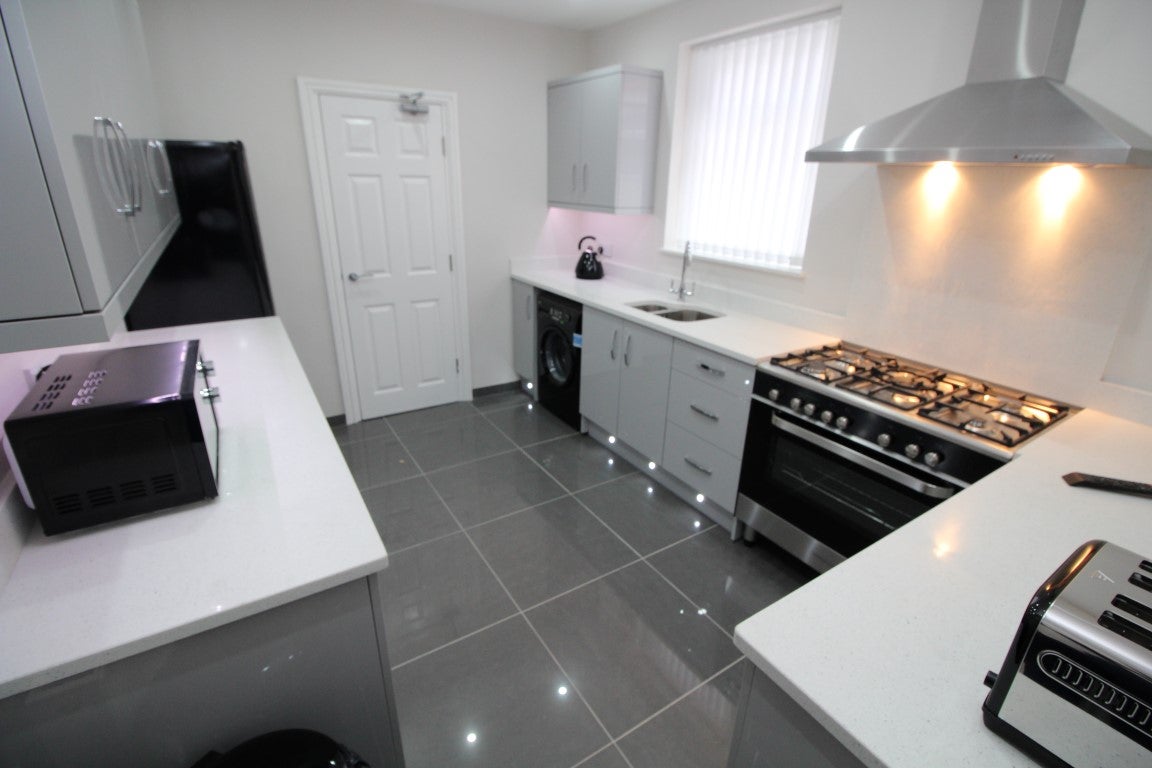 Room Chermside Road in Liverpool