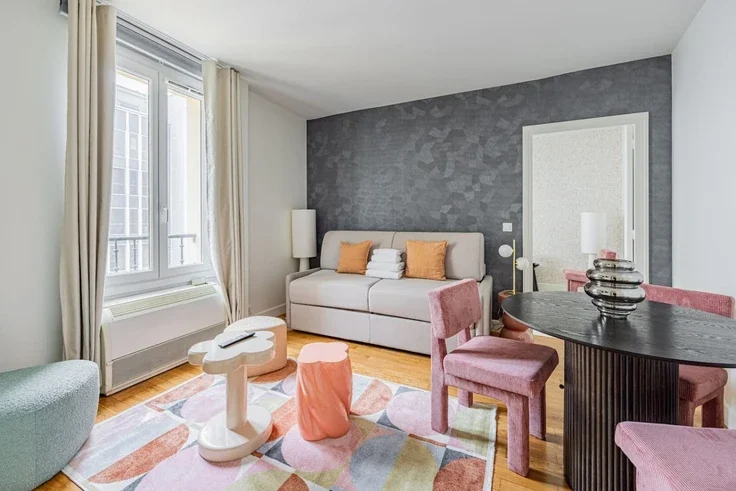 Flat Rue de Bassano in Paris