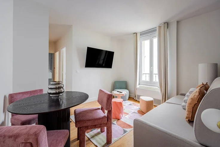Flat Rue de Bassano in Paris