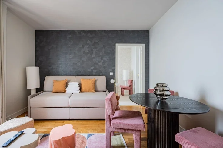Flat Rue de Bassano in Paris