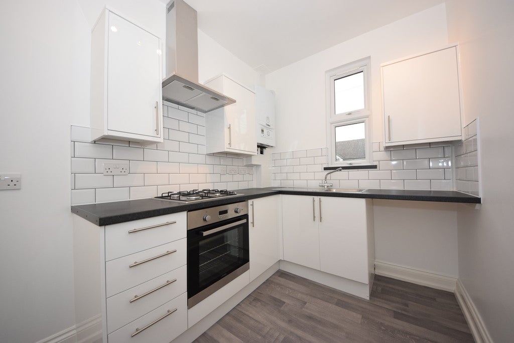 Flat Grange Avenue in Greater London