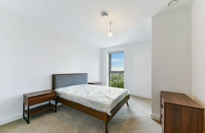 Room High Road in Greater London