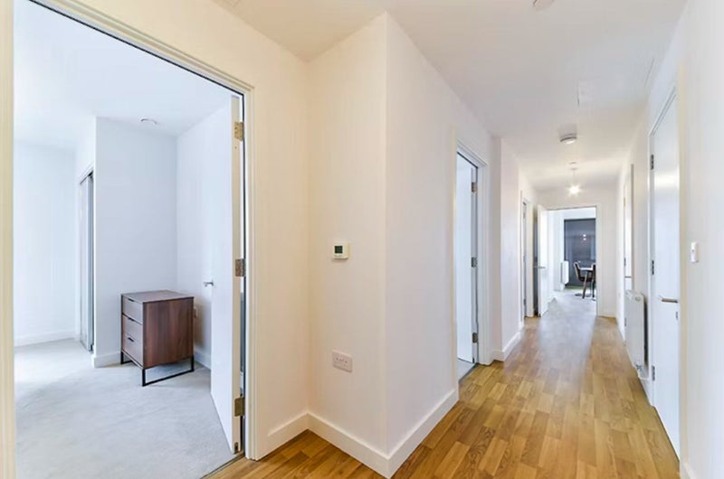 Room High Road in Greater London