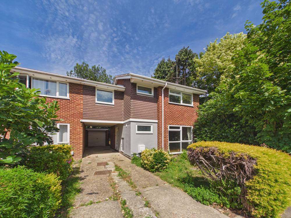 House Bridgefield Close in Colchester