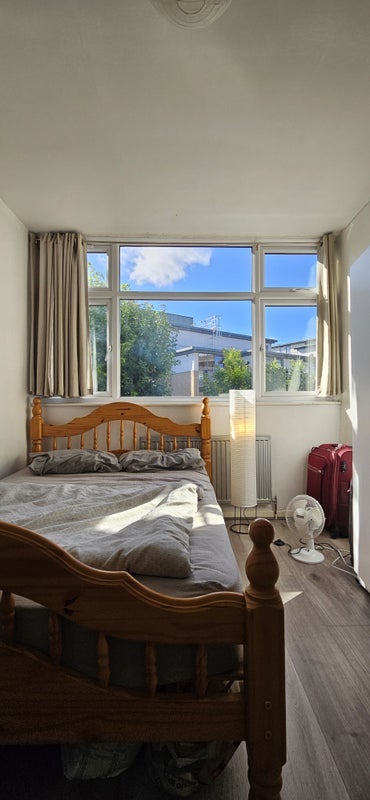 Room Spring Walk in Greater London